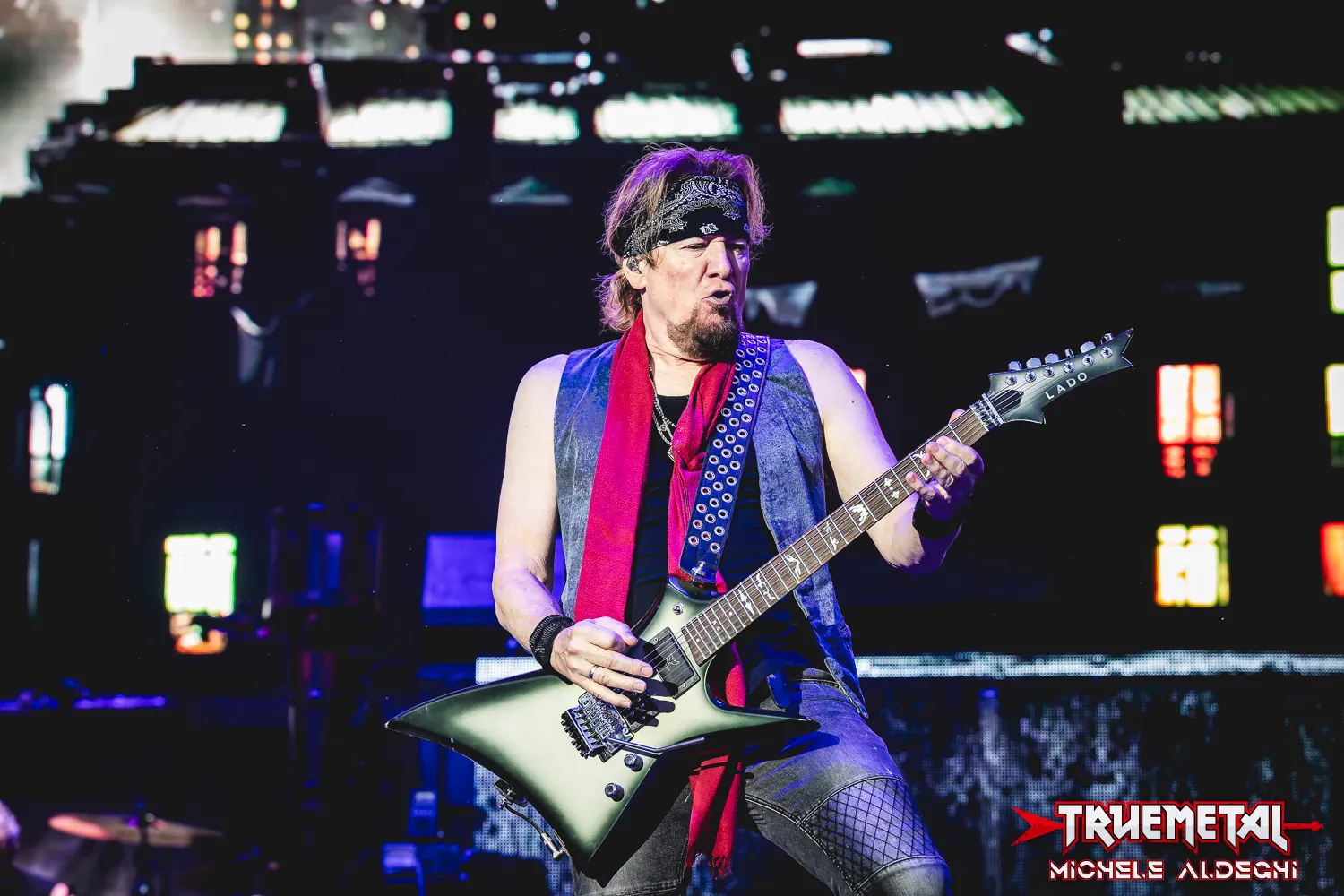 Iron Maiden: Adrian Smith "Magari potremmo smettere di usare 'Doctor Doctor' come intro per i concerti"
