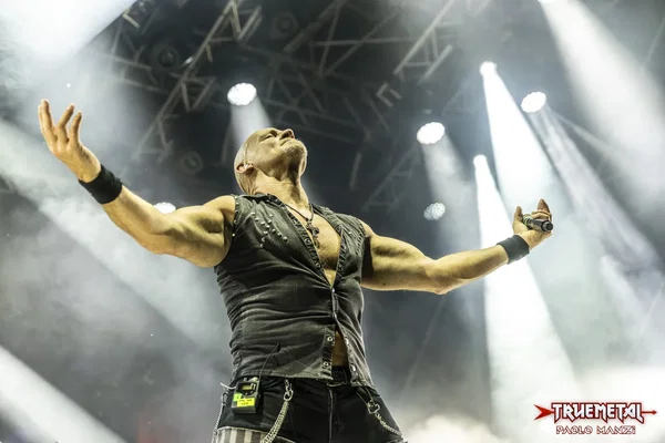 Primal-fear-5