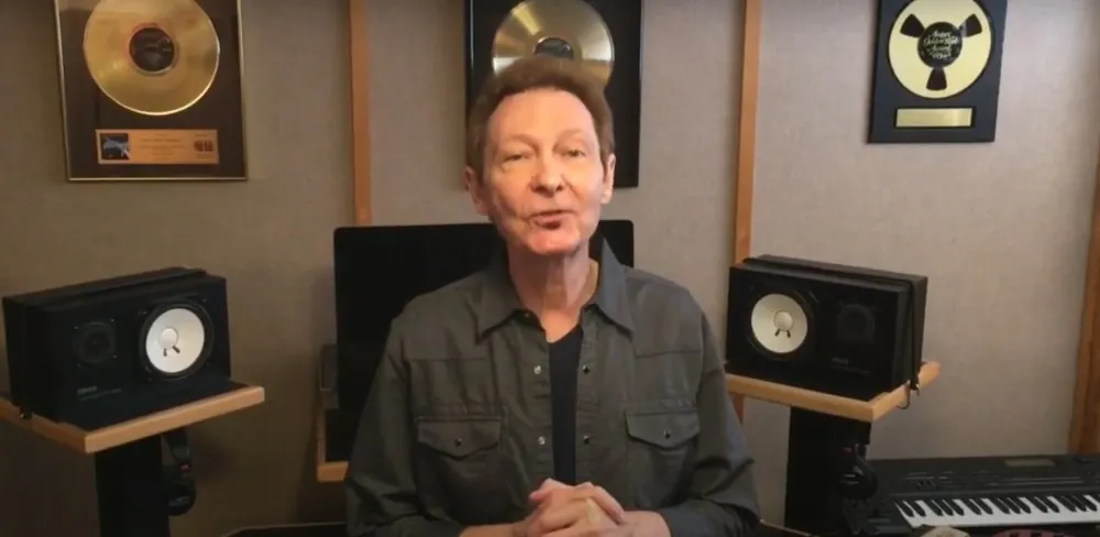 Autograph: annunciata la versione 2025 di "Turns Up The Radio" del frontman Steve Plunkett