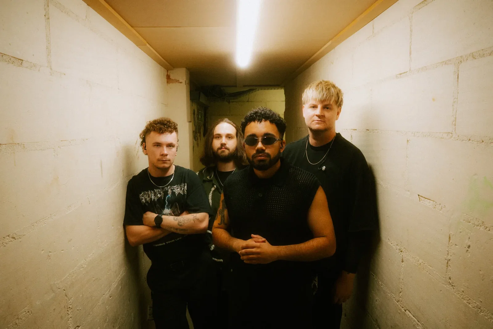 Love Is Noise: pubblicato il video del nuovo singolo "Everyone Bleeds"
