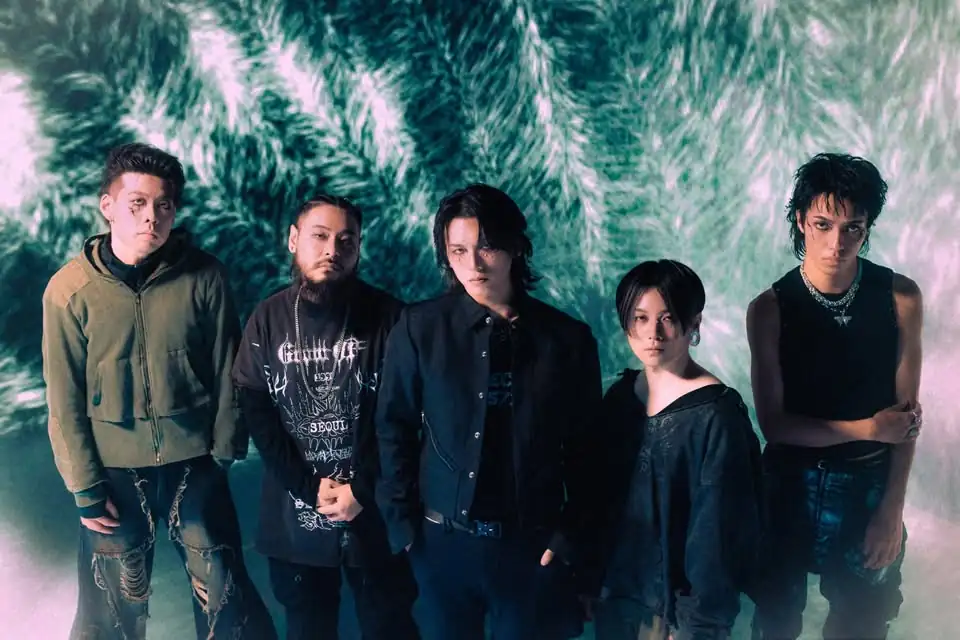 Prompts: guarda "Deceiver", il nuovo video