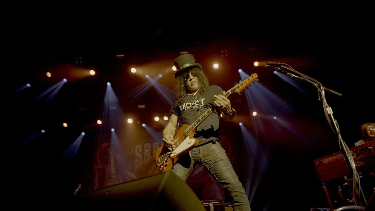 Slash: il live video della cover di "Crossroads" da "Live at the S.E.R.P.E.N.T. Festival"