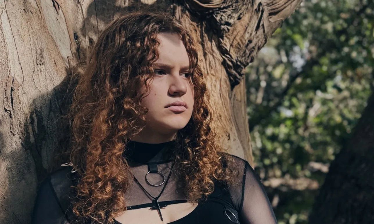 Ava Toton: pubblicato il nuovo singolo "Decay" con Ace Arze Freeman, lyric-video online
