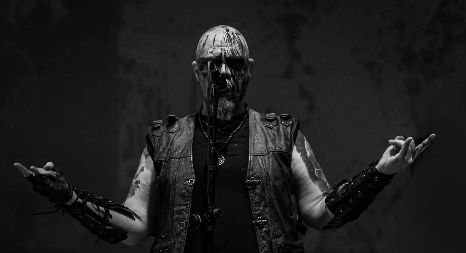 Enthroned: online il nuovo singolo "Ashen Advocacy"