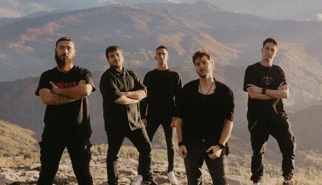 Watching The Abyss: il videoclip di "ASH" (feat. AmberHale)