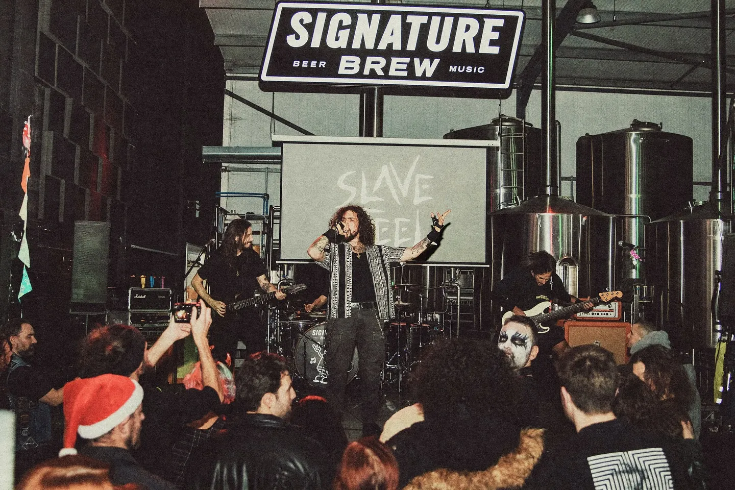 Slave Steel: pubblicato il video "Warm Up - Live in London"