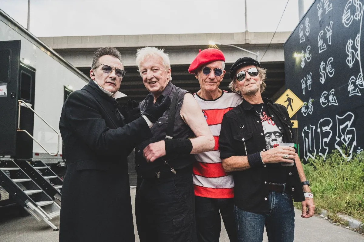 The Damned: online "See Emily Play" dal nuovo album di cover in tributo all'ex-chitarrista Brian James