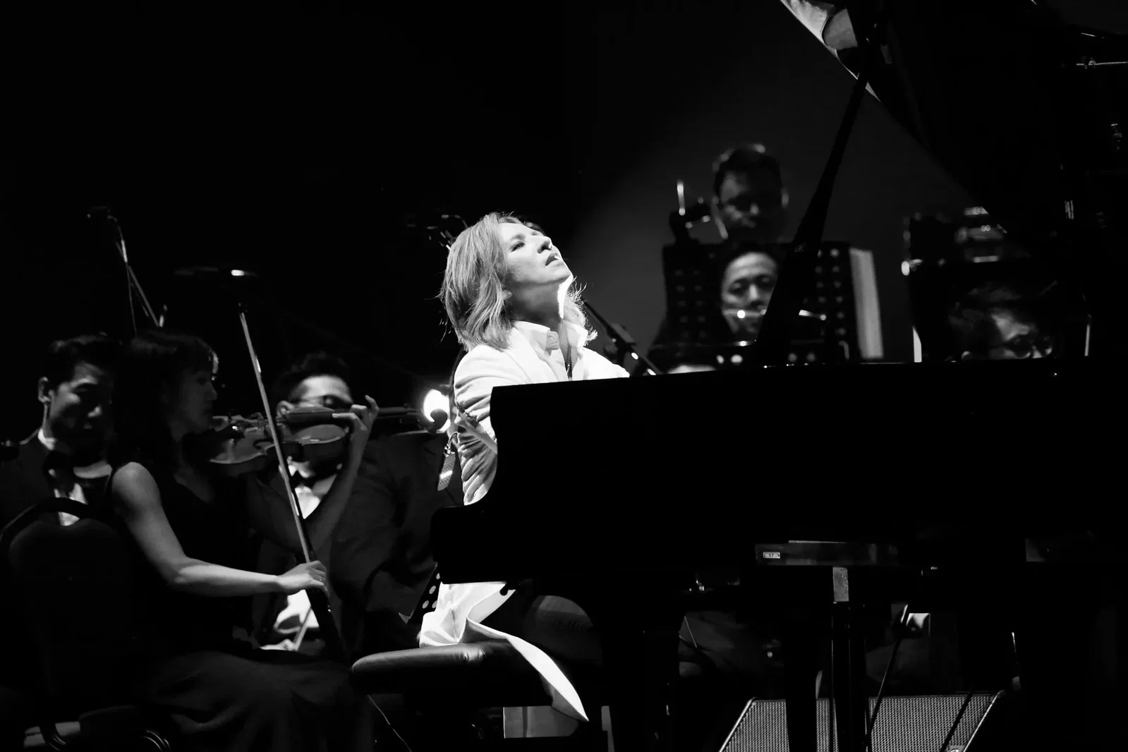 Yoshiki: "Yoshiki:Under The Sky" il documentario musicale con superstar internazionali