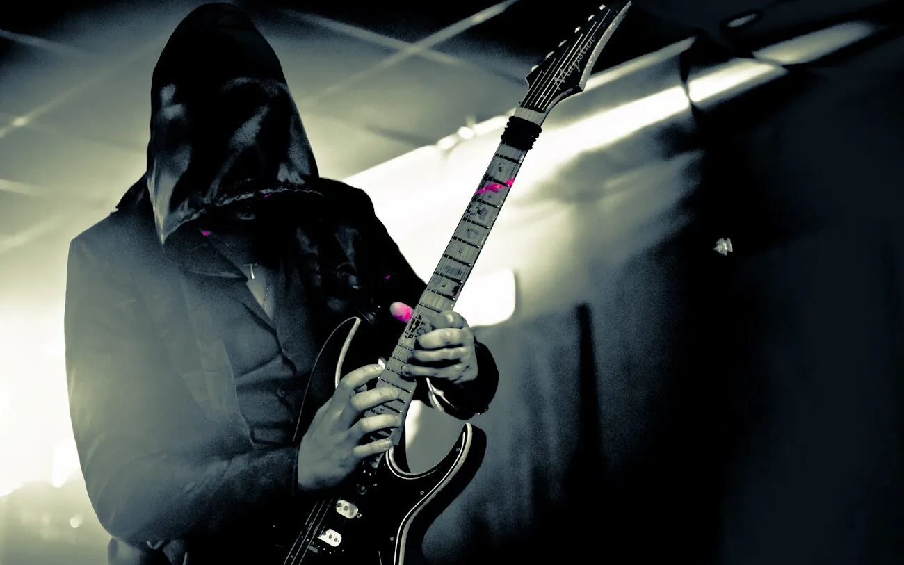 Hooded Guitarist: a New York per "Ritorno al Futuro"