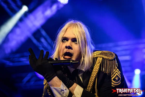 Kim Dracula (3)