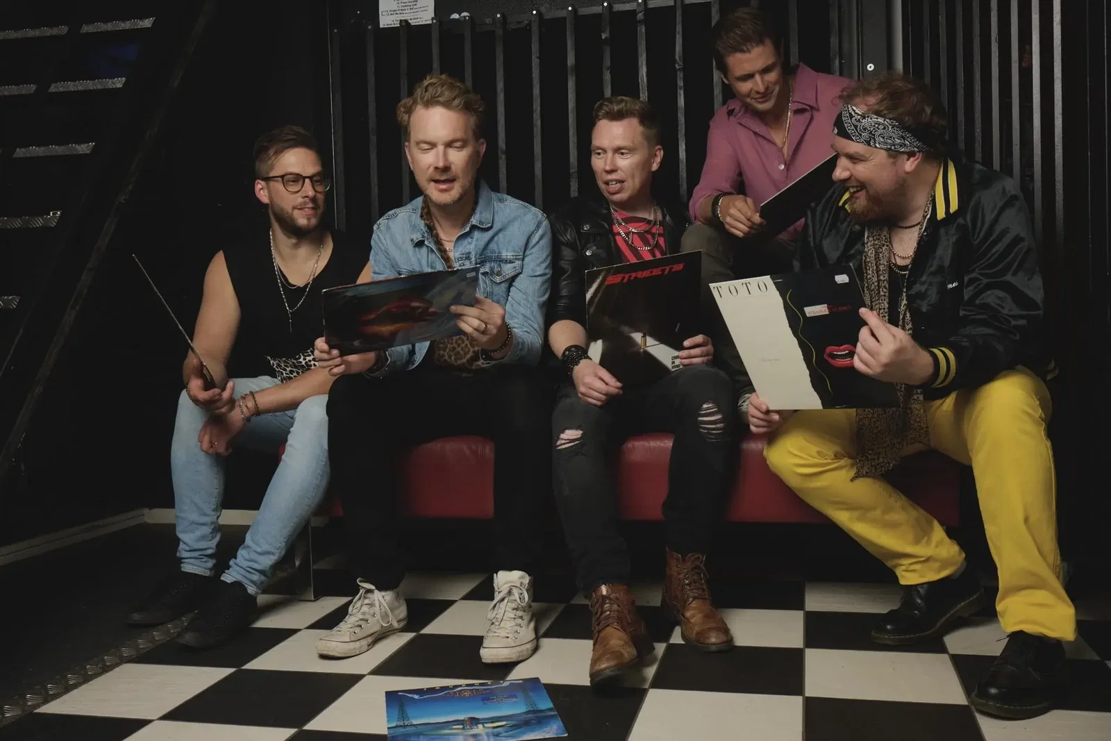 Streetlight: svelato il video per "Runaway Skies"