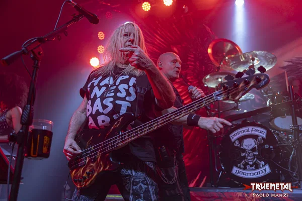 primal-fear-3
