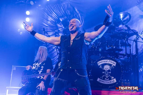 primal-fear-4