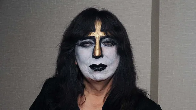 Kiss: Vinnie Vincent mette in vendita l'album "Guitarmageddon" per 2 milioni di dollari.