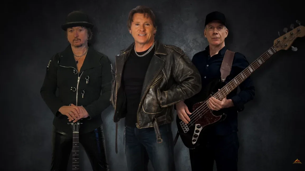 Von Groove: ascolta il nuovo singolo "Undefeated" dal nuovo album 'Born To Rock' in a maggio