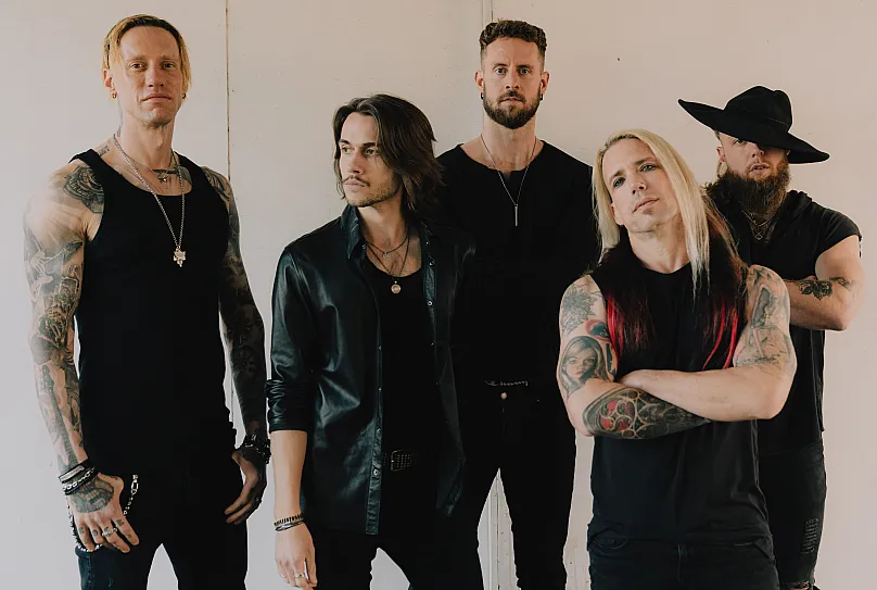 Velvet Chains: pubblicato il video per "Hurt Me"