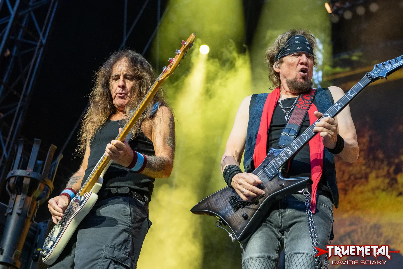 Iron Maiden: Adrian Smith, "Ci divertiamo a suonare dal vivo quanto, se non più, di prima"