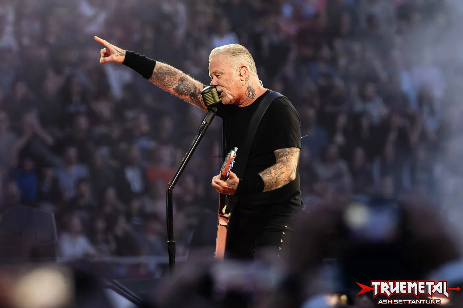 Metallica: James Hetfield, "Tony Iommi è il chitarrista che mi ha ispirato di più, è il re dei riff"
