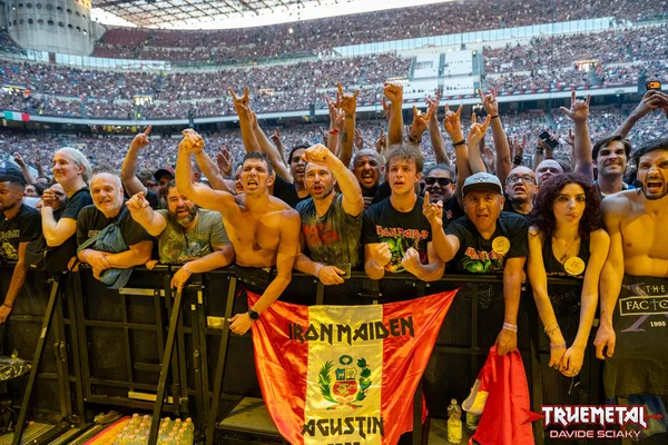 Pubblico Maiden-3
