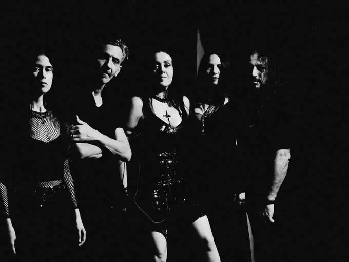 The Autumn Aurora: disponibile il nuovo singolo "False Idols"