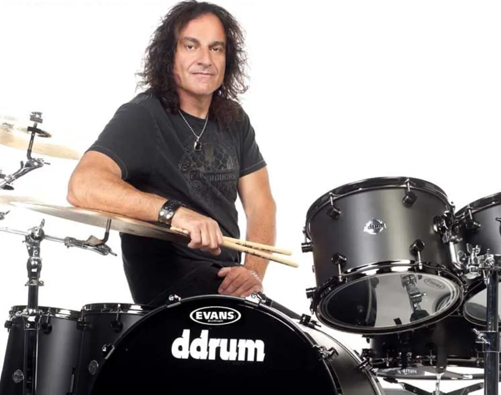 Last In Line: Vinny Appice conferma che la band sta lavorando con un potenziale nuovo cantante