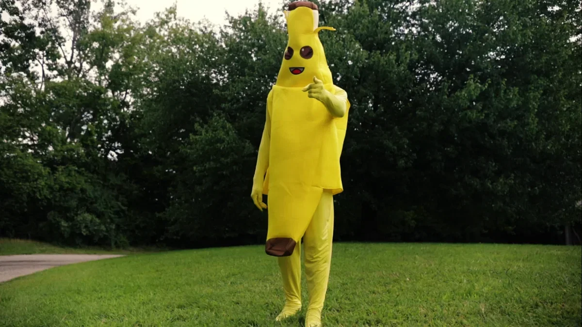 End It: la band contro il fan in costume ad un loro concerto, "Fate a pezzi quella banana!"