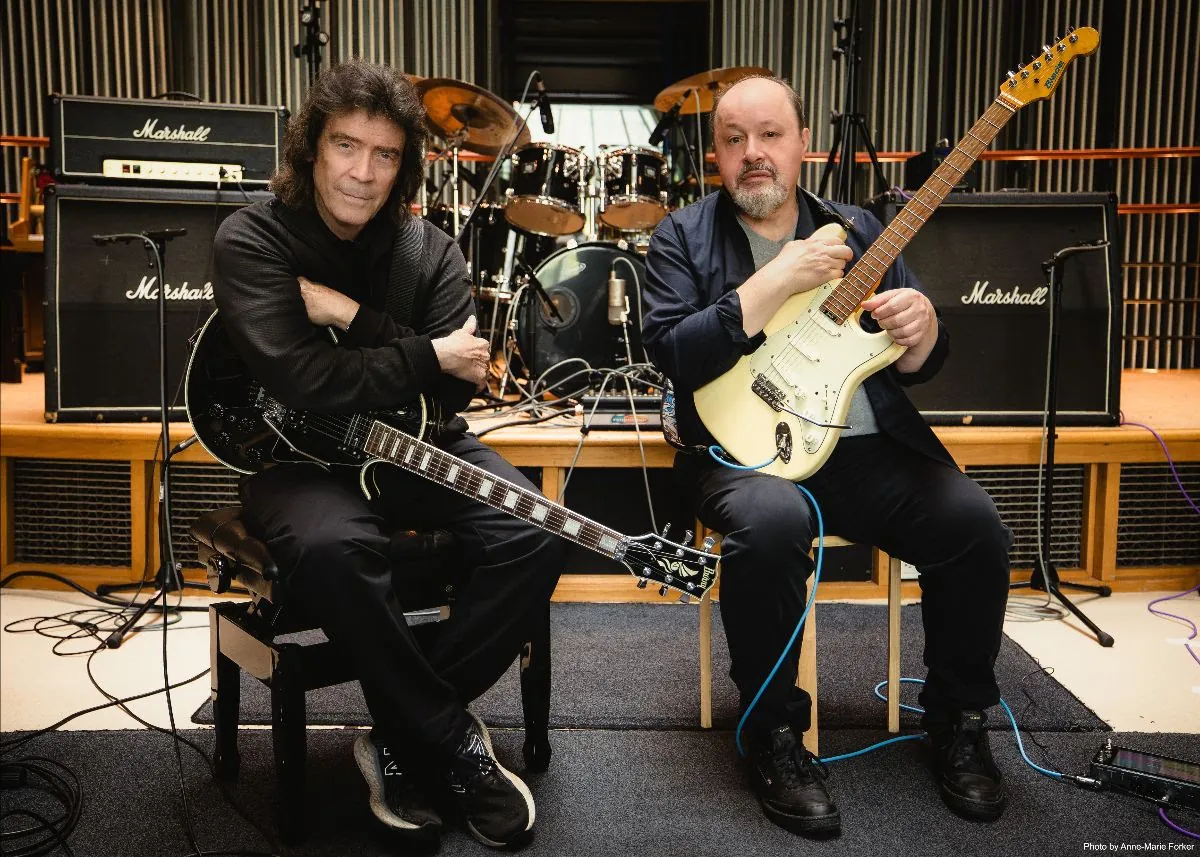 Hackett/Rothery: guarda il video di "Red Dragon"