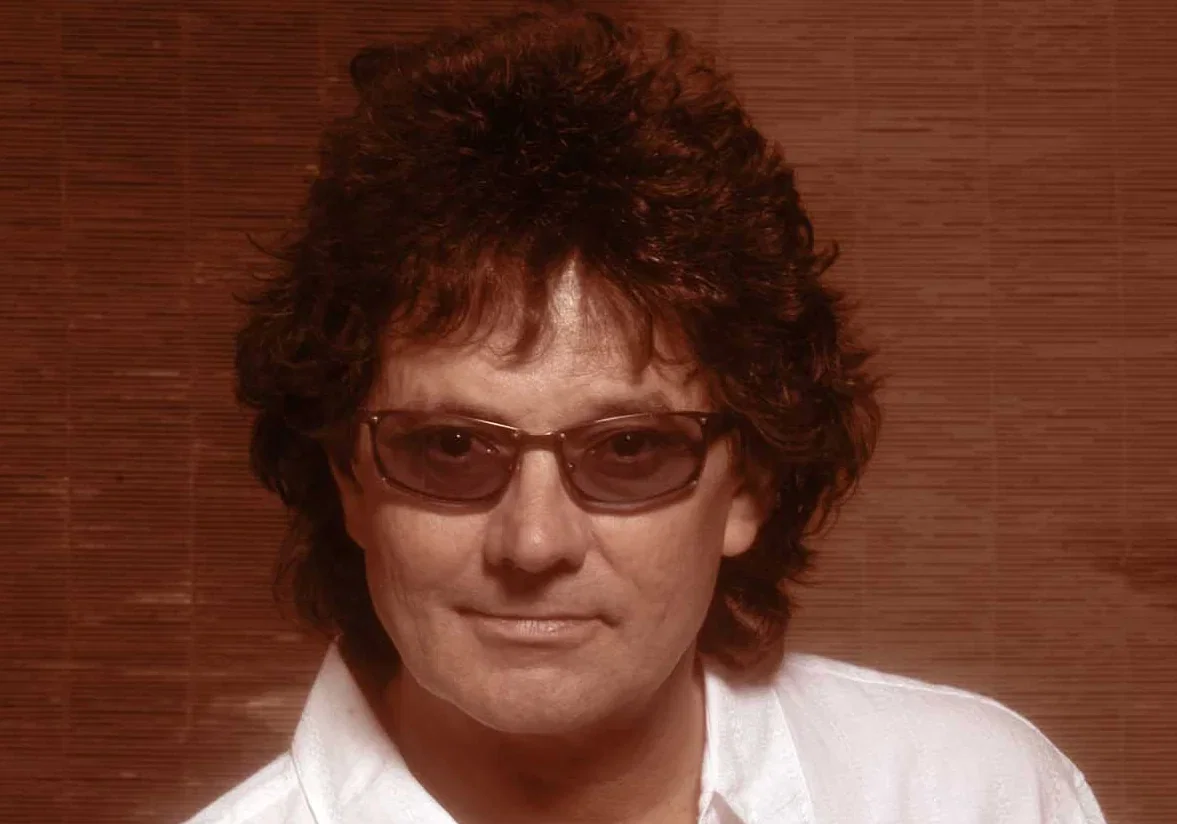Over The Edge: annunciata la riedizione speciale per l'anniversario "Over The Edge" feat. Mickey Thomas