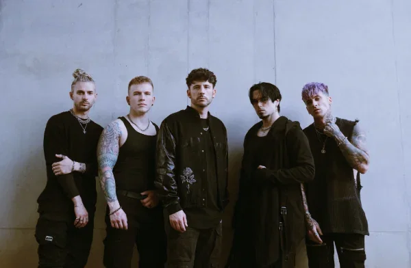 From Ashes to New: pubblicato il nuovo singolo "Love Me" da "Reflections (Deluxe Edition)"