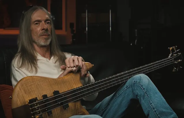 Pantera: Rex Brown firma il suo nuovo basso in collaborazione con Spector
