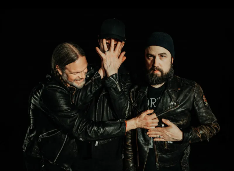 Satan Takes A Holiday: ecco la cover di "Bang" degli Yeah Yeah Yeahs