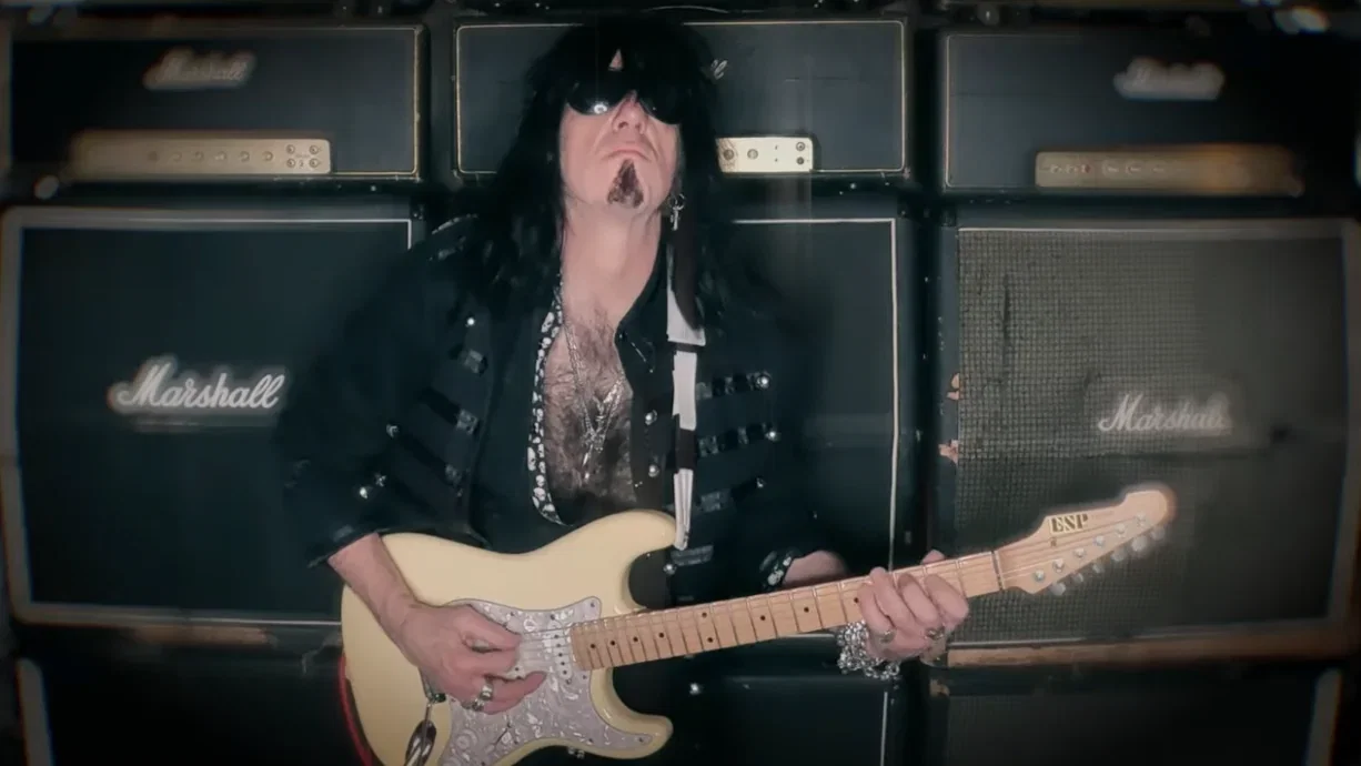 Joe Stump: presenta il nuovo singolo e video "Hyperbolic"