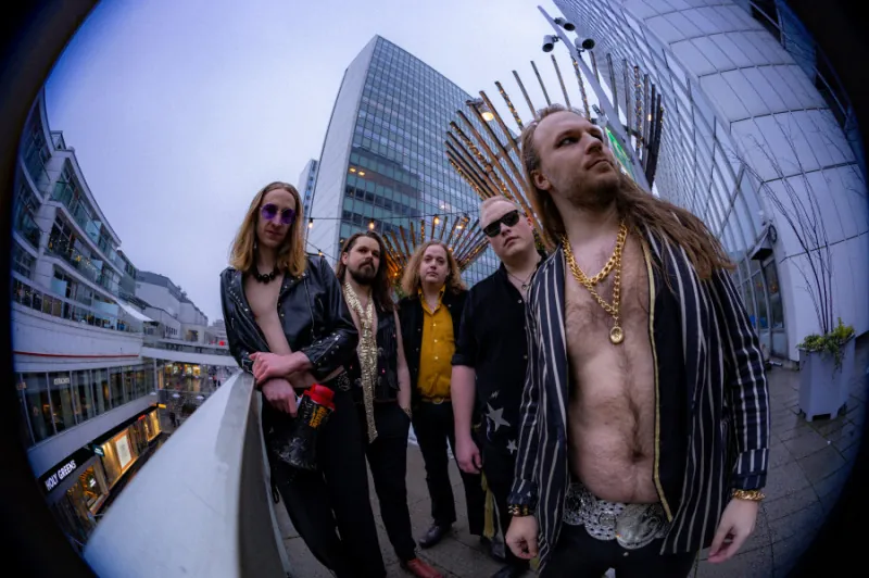 Velvet Insane: pubblicato il primo singolo "Wild In The City Tonite" dal prossimo album "IV"