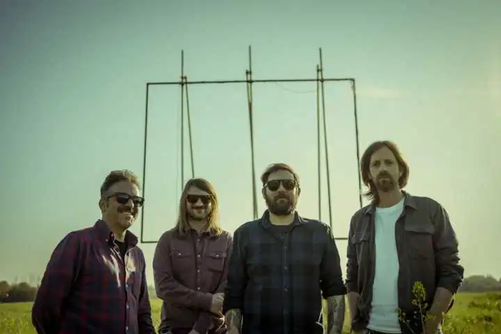 Threestepstotheocean: online il nuovo singolo "Black Syrup" (con Dalila Kayros)