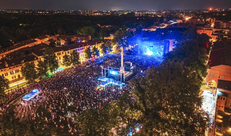 Ferrara Summer Festival: riprende la battaglia per piazza Ariostea