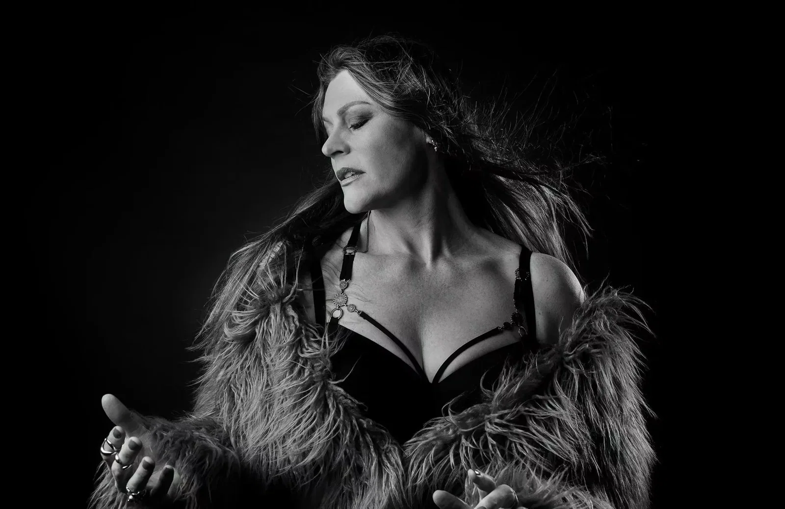 Floor Jansen (ex-Nightwish): il nuovo singolo "Everything Is Moving On" dal prossimo album "Hytress"