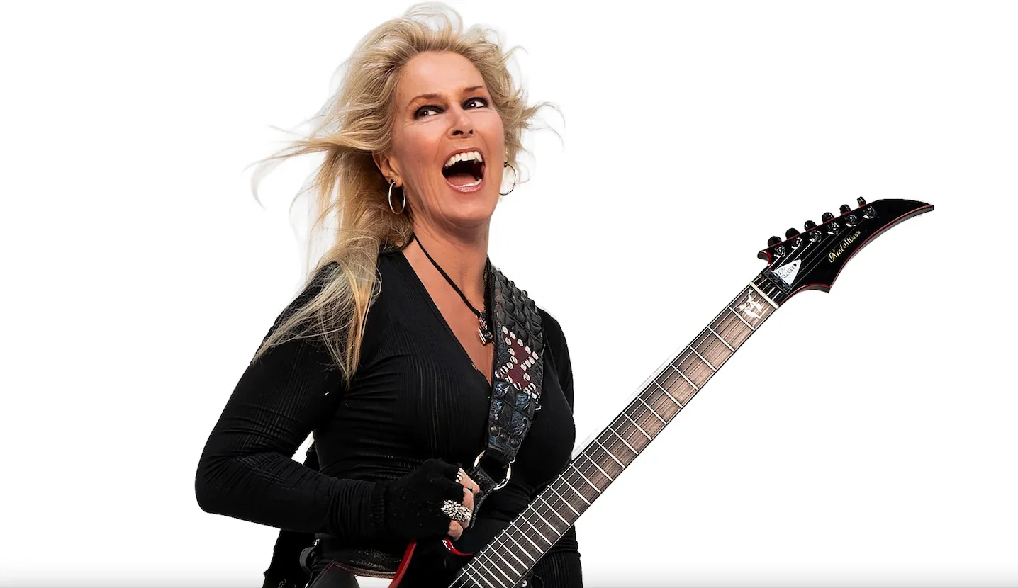 Lita Ford: firma con Frontiers Music Srl e annuncia il nuovo singolo "Dracula"