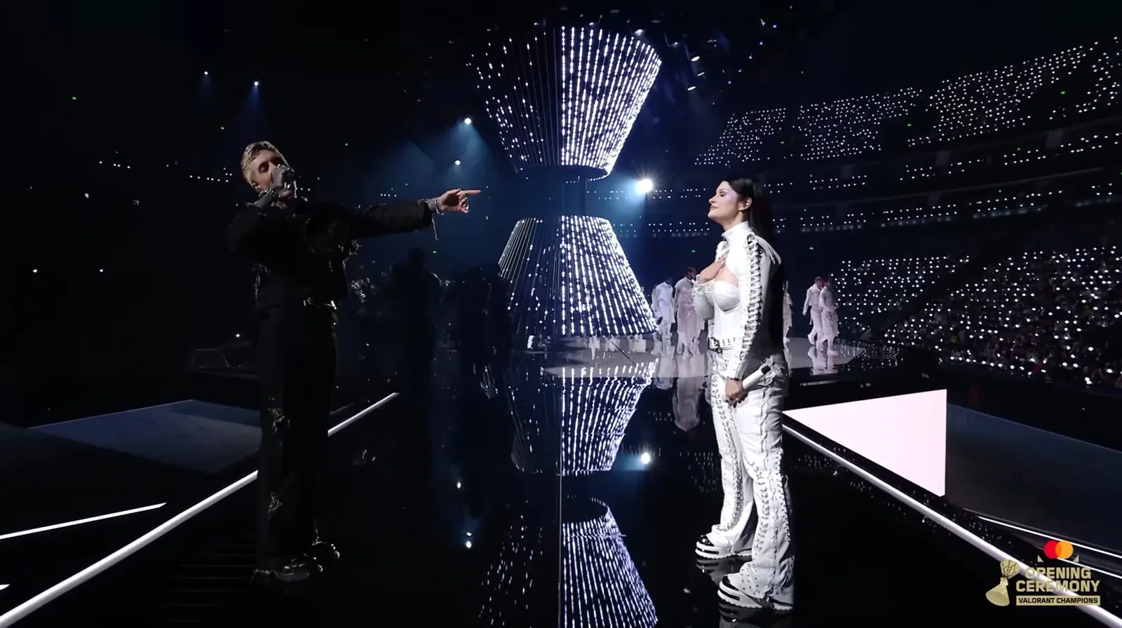 Bring Me The Horizon, Spiritbox: Oli Sykes e Courtney LaPlante cantano dal vivo per la prima volta "If The Sun Burns Out Tonight"